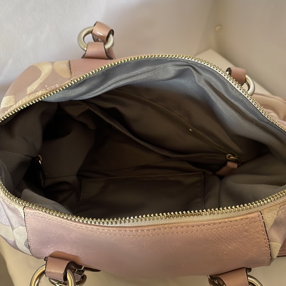 Coach shoulder bag silver hardware light pinkish purple color gray inside - Picture 8 of 16